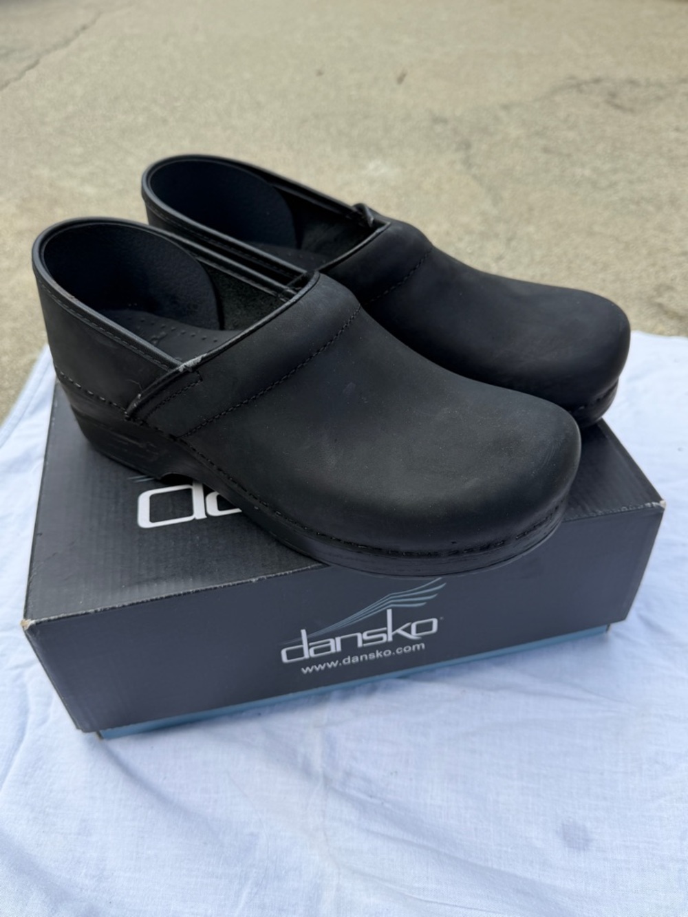Dansko Black Leather Professional Clogs - EU 41